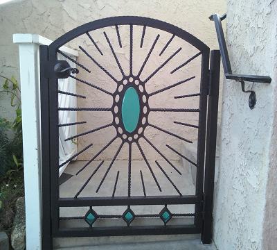 COURTYARD GATE-LEVER TYPE LATCH-TWISTED PICKETS